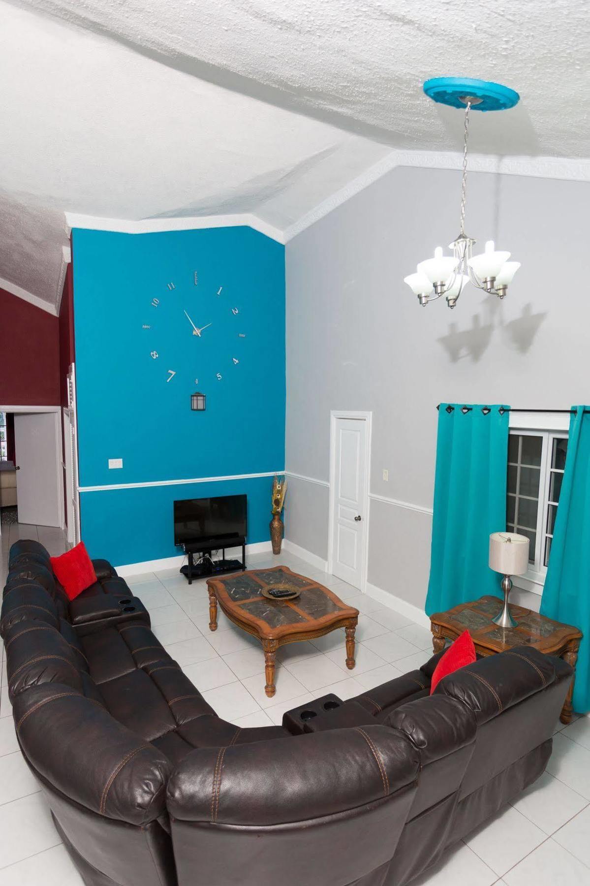 Casa Tianna Guest Apartments Kingston Exterior photo