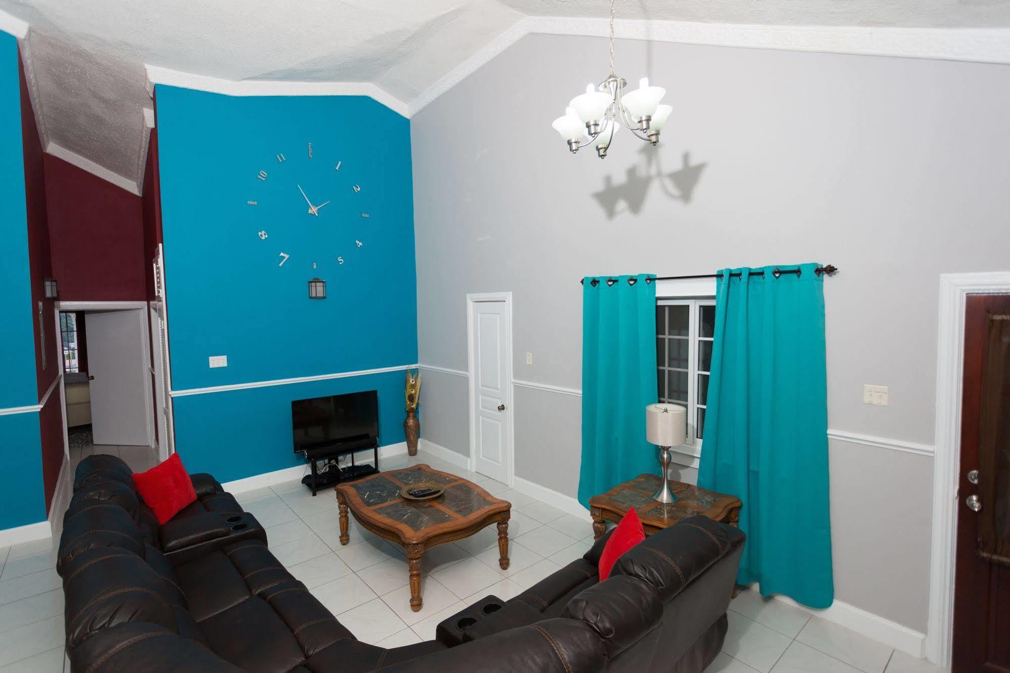 Casa Tianna Guest Apartments Kingston Exterior photo
