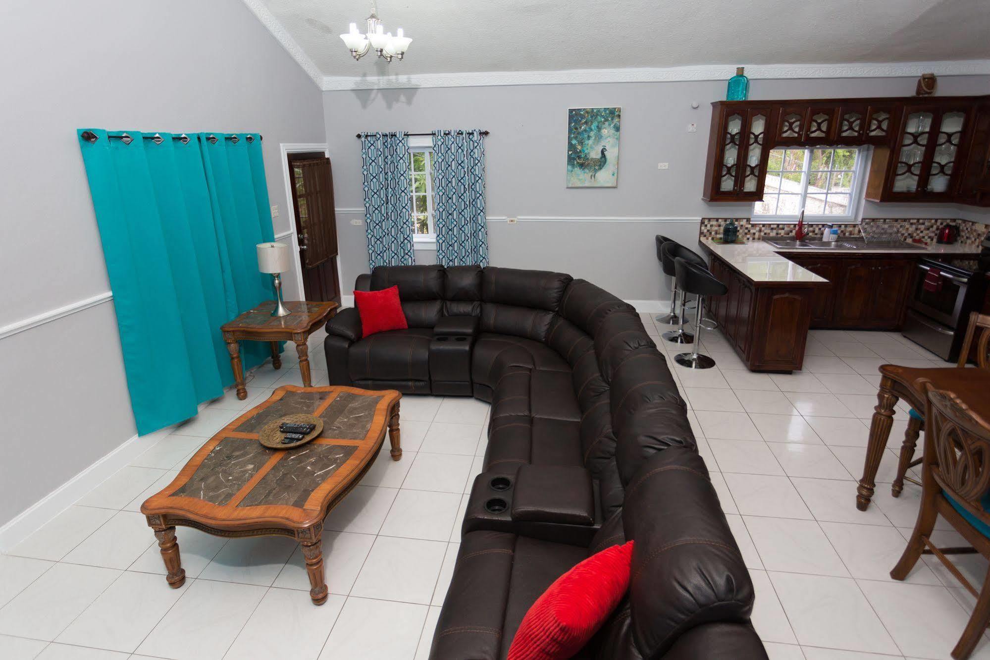 Casa Tianna Guest Apartments Kingston Exterior photo