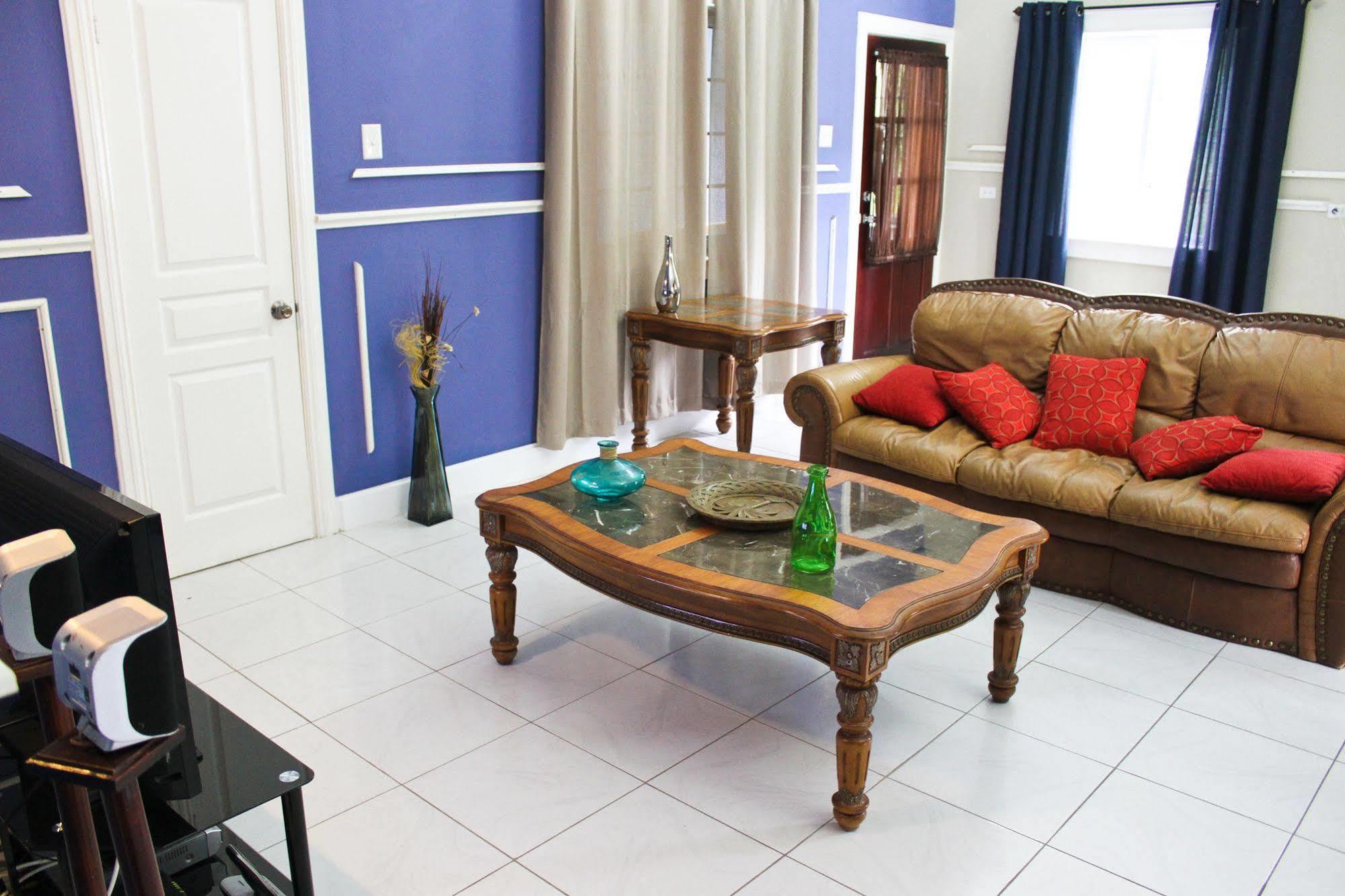 Casa Tianna Guest Apartments Kingston Exterior photo